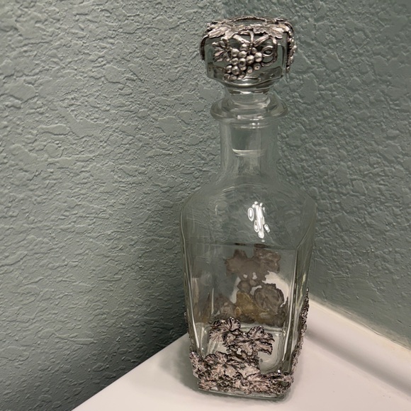 Vintage Arthur Court Glass Decanter with Rabbit &Grape Pattern in Aluminum - Picture 3 of 10